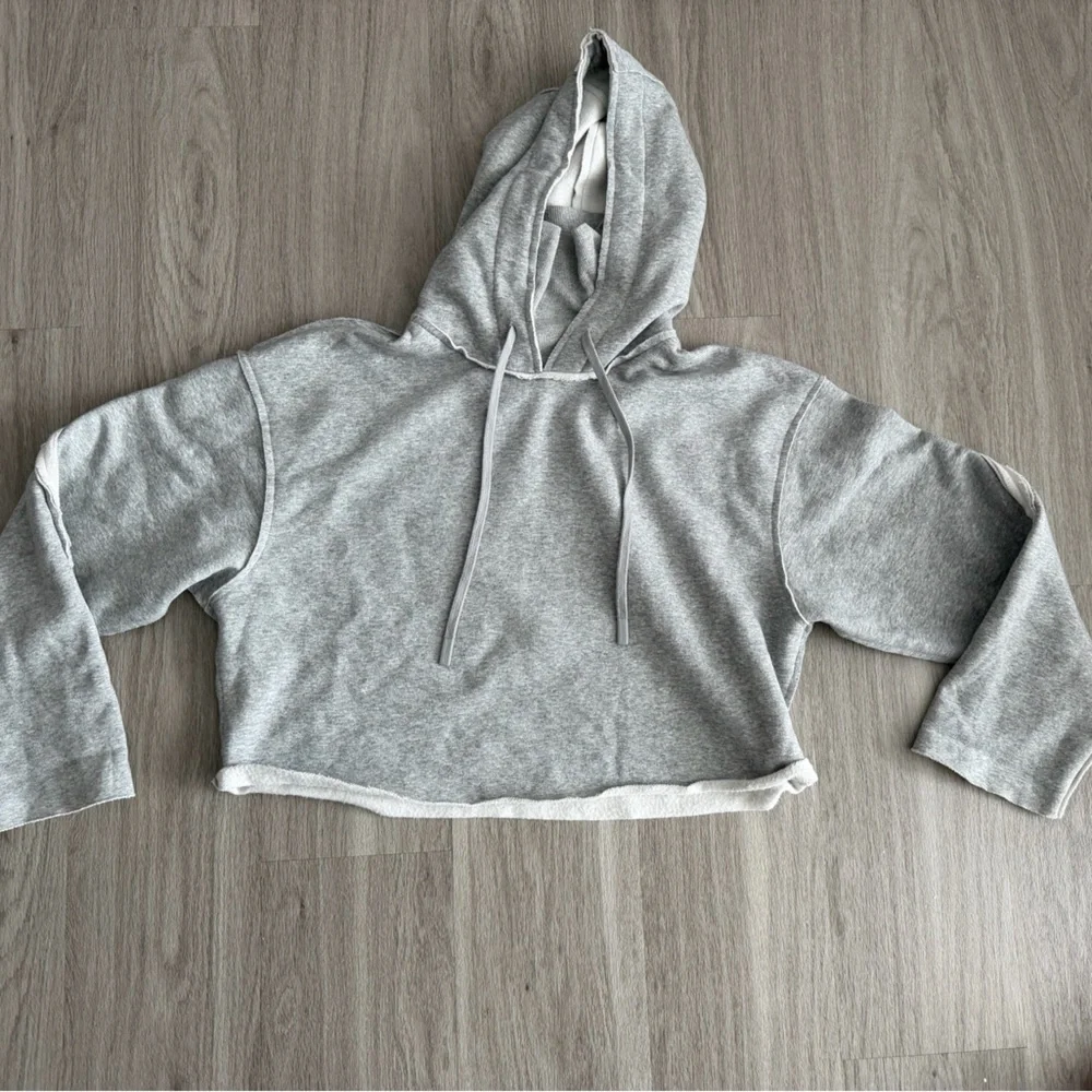 ALO Yoga Light Gray Cropped Hoodie - Picture 1 of 4